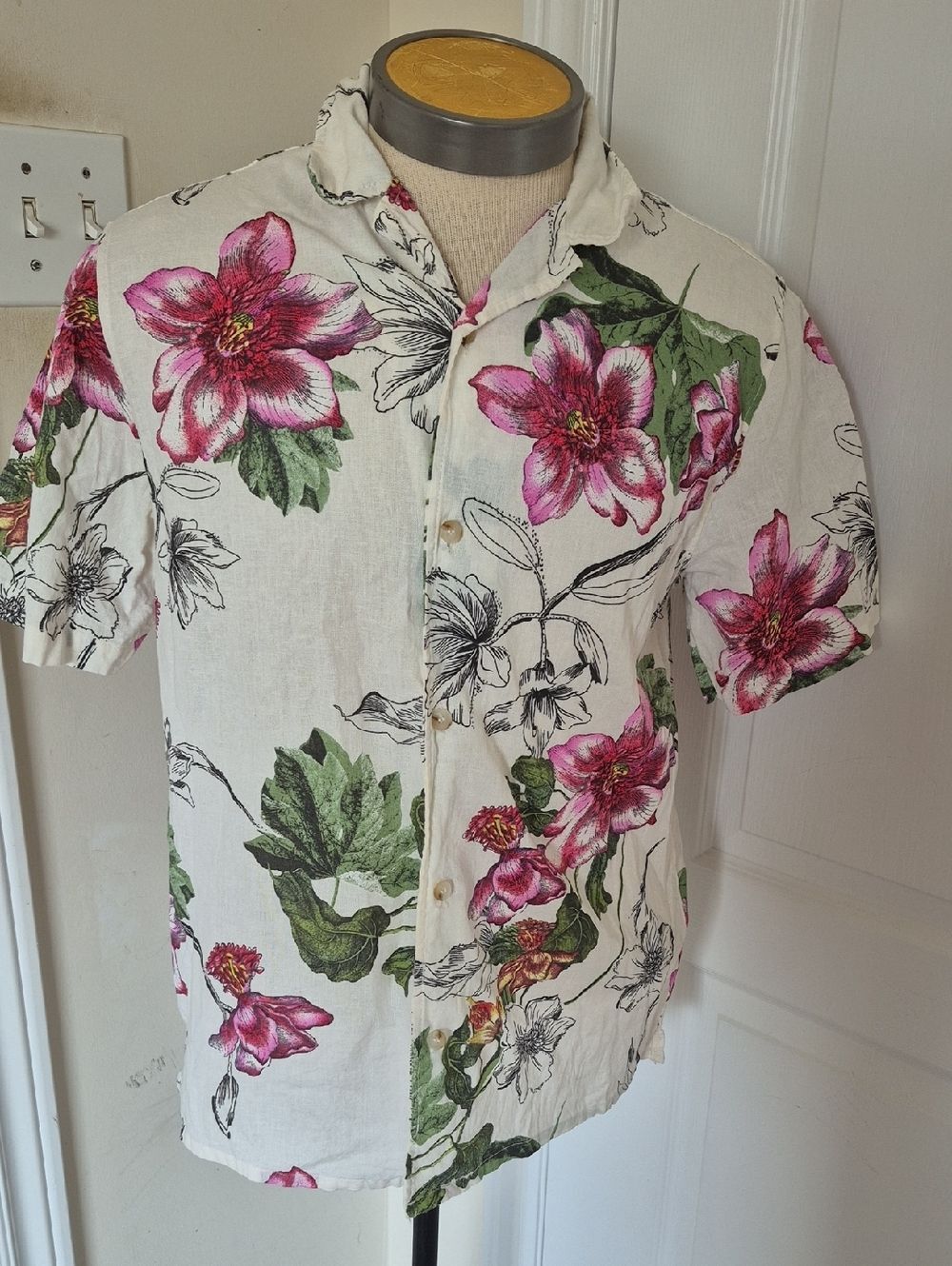 Men's Linen Blend Short-Sleeve Floral Button-Down Shirt White with Pink & Green